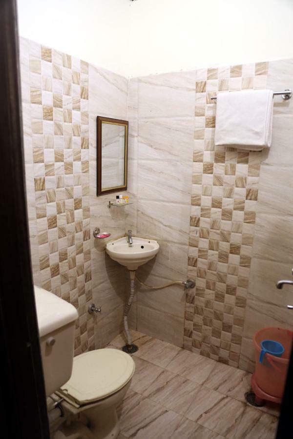 Time Square Guest House Jalandhar Extérieur photo